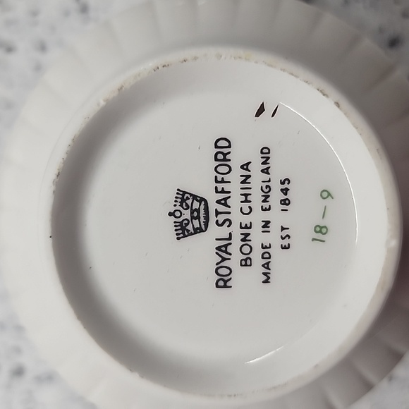 VINTAGE ROYAL STAFFORD ENGLISH BONE CHINA TEA CUP & SAUCER, ENCHANTING PATTERN - Picture 5 of 7